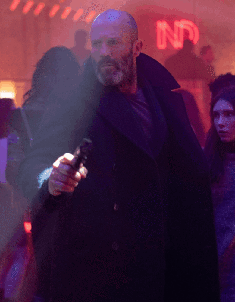 Shelter – A Quiet Bond Beneath the Noise of a Familiar Storm