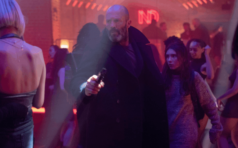 Shelter – A Quiet Bond Beneath the Noise of a Familiar Storm