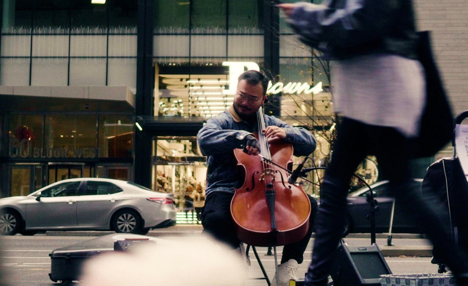 To Busk or Not to Busk – Performance Beyond Gains
